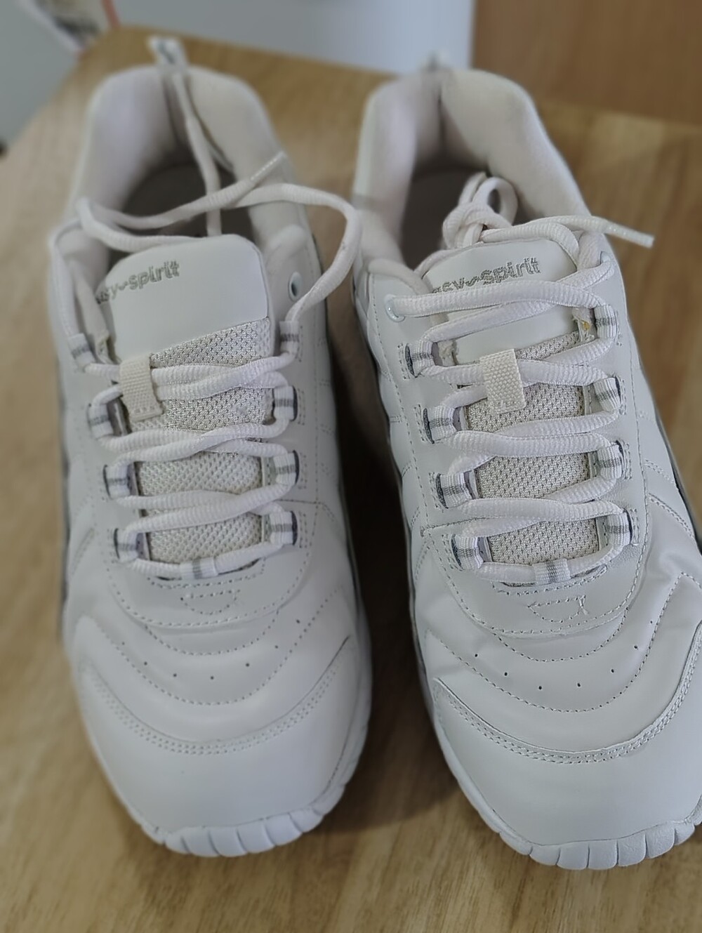 Easy Spirit Men's Off-White Lace-Up Comfort Sneakers